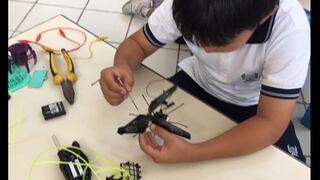 Escolares crean robots con baterías y motores reciclados