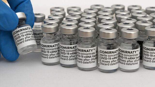 Vacuna de Pfizer será conocida como Comirnaty tras la aprobación total en EE.UU.