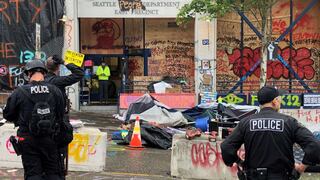 Policía desaloja a manifestantes que ocupaban espacio público en Seattle [FOTOS]