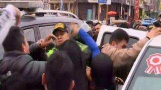 Mujeres golpean a policía en el cuerpo y la cabeza en protesta contra Corredor Morado en SJL [VIDEO]