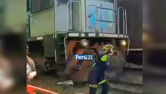 Segundos antes del impacto de F.E.A. con el tren en movimiento (Captura: Tw).