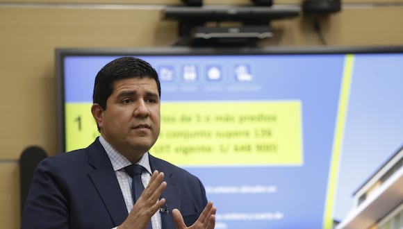 Gerardo López Gonzales, superintendente de Sunat, realizó conferencia de prensa sobre medidas de ampliación de la base tributaria. Foto: César Bueno.