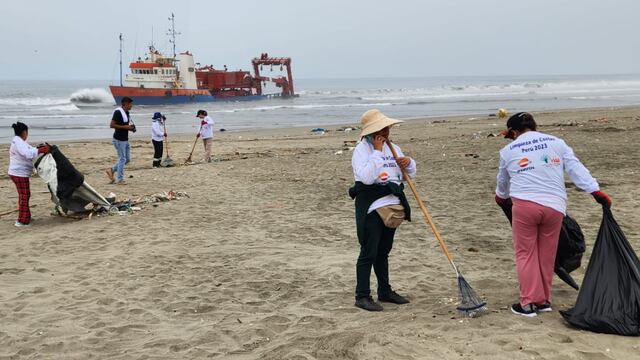 Recogen más de 15 toneladas de basura marina en la  playa Costa Azul en Ventanilla