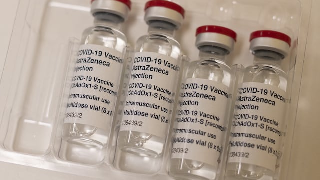 ¿Por qué AstraZeneca retiró su vacuna contra el COVID-19?