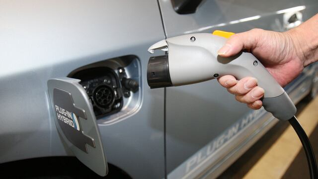 AAP propone exonerar a vehículos eléctricos e híbridos del pago del IGV para incentivar su compra