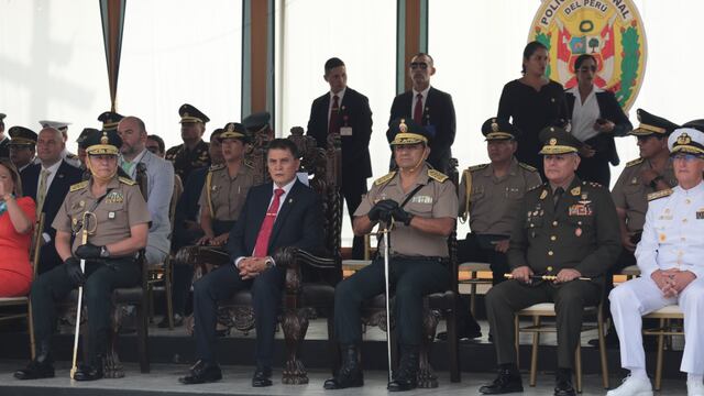 La Policía intenta salir de la crisis, pero el ministro Víctor Torres hunde más al sector