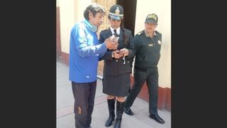 Argentina se disfraza de mujer policía en el Cusco y casi queda presa