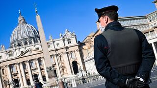 Estado del Vaticano impone la mascarilla contra el coronavirus también al aire libre