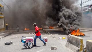 Haití: la guerra entre bandas paralizó hoy gran parte de la capital del país