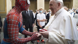 Curioso saludo del papa Francisco a Spider-Man en el Vaticano