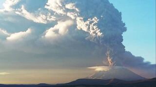 Alerta por dispersión de cenizas tras explosiones en el volcán Ubinas