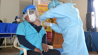 “Padrón de vacunación presenta inconsistencias con número real de personal de salud”, afirmó la Contraloría