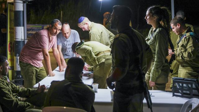Israel: Soldados de la reserva del Estado judío se enlistan para la guerra