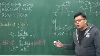 Profesor enseña cálculo en una página web para adultos y ya publicó más de 200 videos