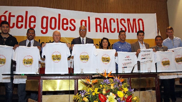 Futbolistas peruanos se unen contra el racismo