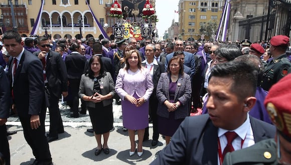 La presidenta Dina Boluarte en la procesión del Señor de los Milagros. (Foto: jorge.cerdan/@photo.gec)