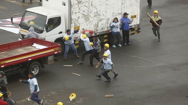 Así se desarrolló el brutal enfrentamiento entre hinchas de Alianza Lima y grupo evangélico [FOTOS]