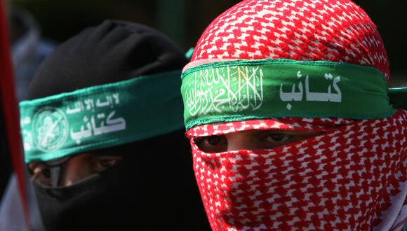 "Cría cuervos y te sacarán los ojos…. Años atrás, Israel ayudó a crecer a los islámicos radicales de Hamás para contrarrestar a los terroristas laicos de la OLP".  (Foto de MAHMUD HAMS / AFP)