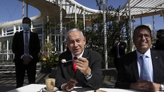 Reabren restaurantes y cafés para vacunados y curados de COVID-19 en Israel