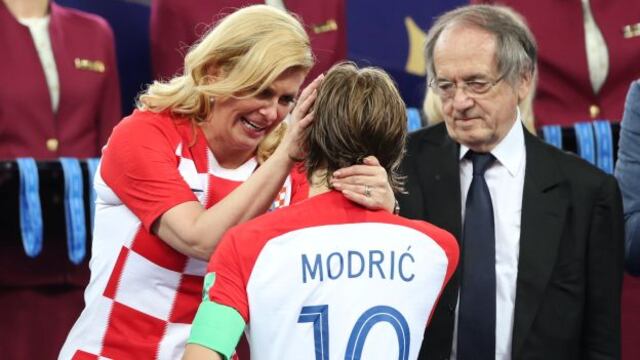 Francia vs. Croacia: El efusivo saludo de la presidenta croata a Modric y compañía [VIDEO]