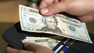 El dólar cierra estable en medio de ofertas de divisas por pagos de impuestos