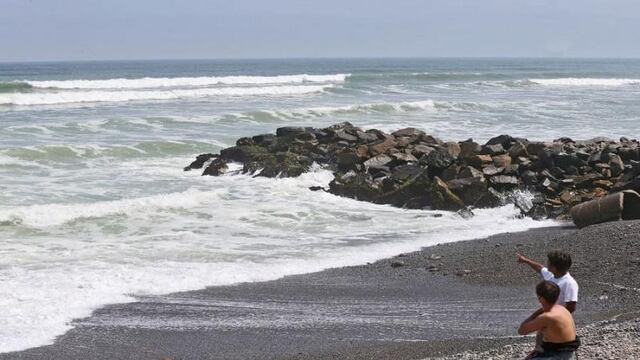 A tomar precauciones: Oleajes anómalos se registran en el litoral y ponen en riesgo a bañistas