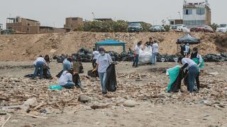 Voluntarios recolectan más de 25 toneladas en la playa Márquez, una de las más contaminadas de Sudamérica