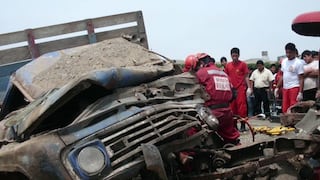 Arequipa: Choque entre camión y auto deja dos heridos graves
