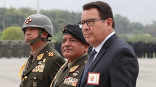 Ministro de Defensa: “El mandil rosado no denigra para nada el uniforme militar”
