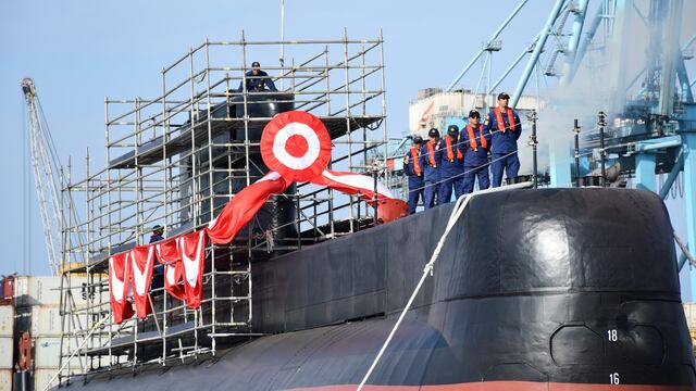 Marina de Guerra del Perú inicia pruebas en la mar del modernizado submarino B.A.P. “Chipana”
