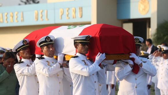 DESPIDEN A UN HÉROE. Miembros del Comando Conjunto dieron el último adiós a valeroso técnico de la Marina. (Foto: Mindef)