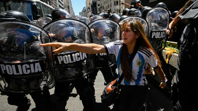 Argentina: Protestas en las calles contra Javier Milei tras anuncio de recorte en el gasto público