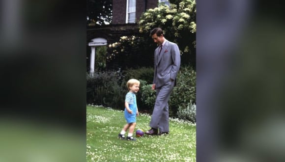 El príncipe William publicó esta foto de archivo con motivo del Día del Padre.