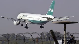 Reino Unido: Dos detenidos tras desvío de avión paquistaní
