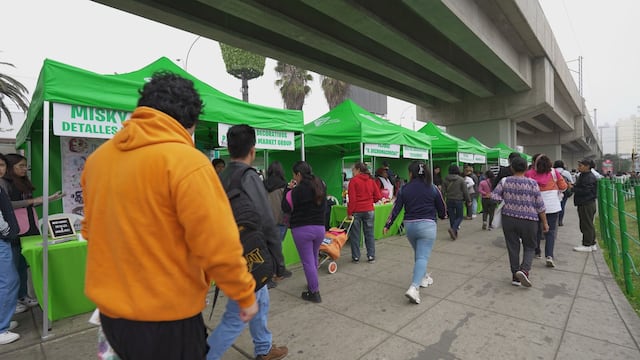 Feria con emprendedoras por el Dia de la Madre cautivó a los usuarios del metro