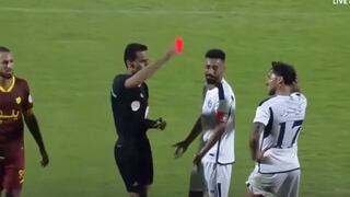 Dos amarillas en 6 minutos: Christofer Gonzáles fue expulsado en encuentro por la Segunda División saudí [VIDEO]
