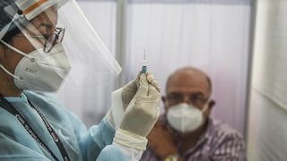 Defensoría pide al gobierno priorizar inmunización contra el COVID-19 en adultos mayores