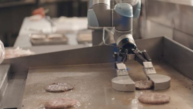 Conoce a 'Flippy', el primer robot que hace hamburguesas a la perfección [FOTOS Y VIDEOS]