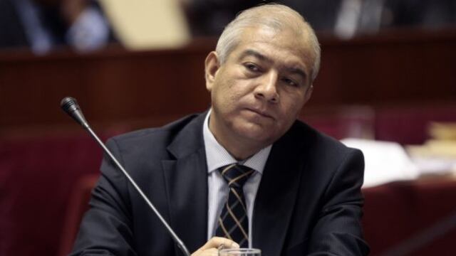 Wilfredo Pedraza intenta justificar poco gasto en Ministerio del Interior