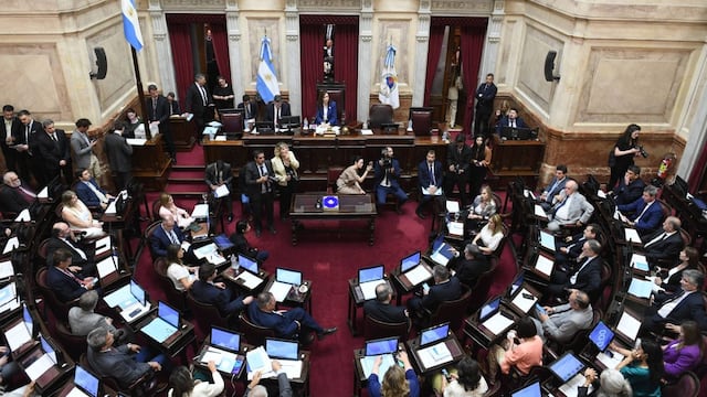 Senadores argentinos duplican su salario