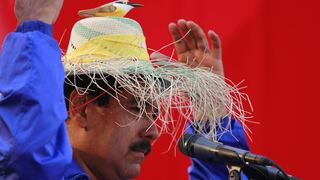 FOTOS: Nicolás Maduro luce sombrero con pajarito en mitin