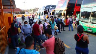 Fiestas Patrias: alza en costo de los pasajes y gran afluencia en terminal de Yerbateros
