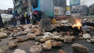 La Oroya: Carretera Central amaneció bloqueada con rocas y llantas quemadas por trabajadores de mina