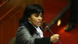 Graban a congresista Esther Saavedra agrediendo a periodista en Tarapoto