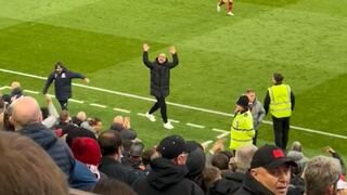 Guardiola tuvo un gesto contra los hinchas de Liverpool porque le lanzaron monedas [VIDEO]