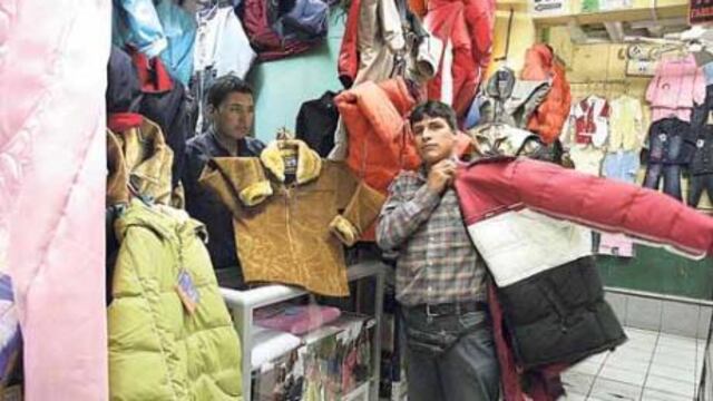 Empresarios de Gamarra liquidan prendas de invierno a fin de no perder más dinero debido a ola de calor