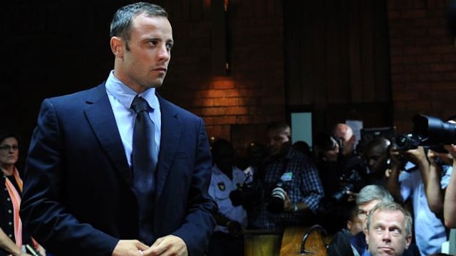 Aplazan juicio por asesinato contra Oscar Pistorius hasta agosto