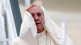 Papa Francisco reprende a una mujer que le agarró bruscamente del brazo y le empujó [VIDEO]