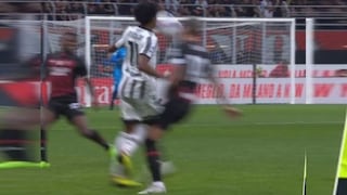 Juan Cuadrado se molestó tras dura entrada en el Juventus vs. Milan [VIDEO]