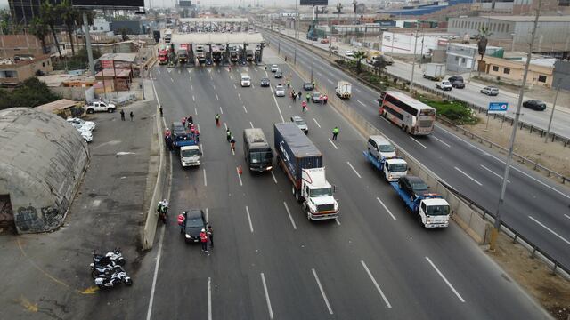 Transporte informal: Sutran interviene a más de 50 vehículos en la Panamericana Sur